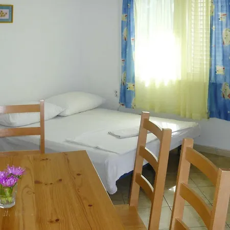 Prázdninový dům Apartments Munivrana Omis - Nemira - Cdm05018-Cyb