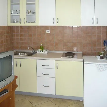 Apartments Munivrana Omis - Nemira - Cdm05018-Cyb * Omiš