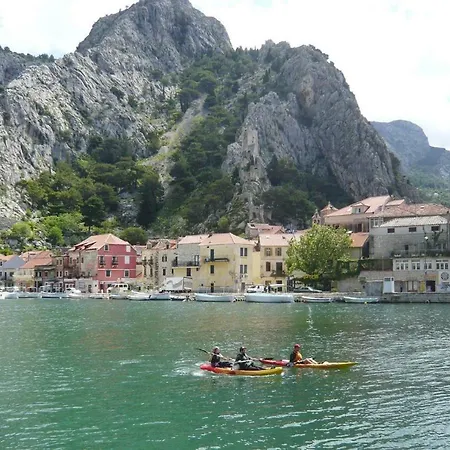 Apartments Munivrana Omis - Nemira - Cdm05018-Cyb *