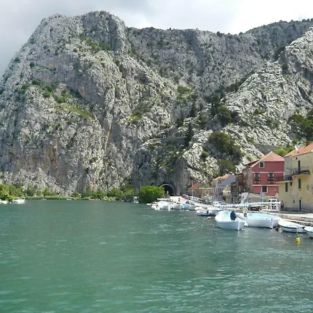 Prázdninový dům Apartments Munivrana Omis - Nemira - Cdm05018-Cyb *
